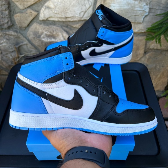 Air Jordan 1 High “UNC Toe” Size 6Y - Picture 4 of 10